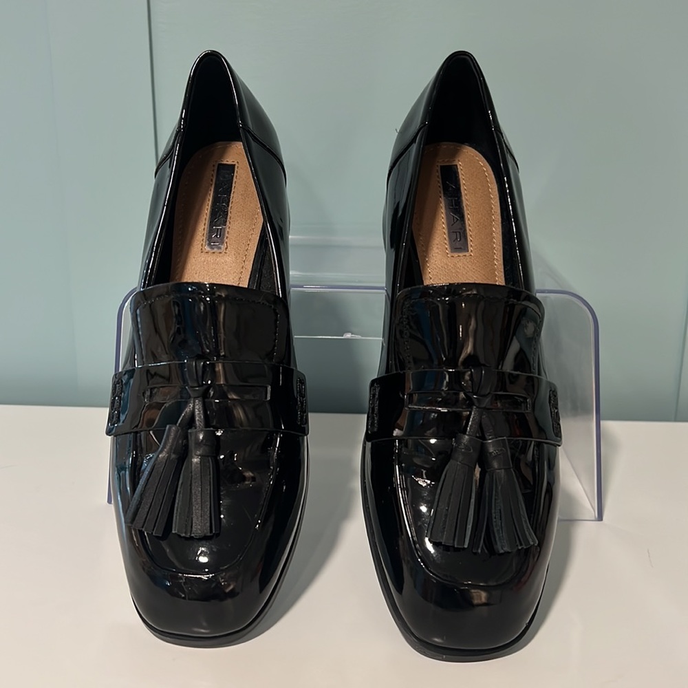 Tahari ‘Tina’ Tassel Black‎ Patent Leather Preppy Schoolgirl Loafers. Size 6.